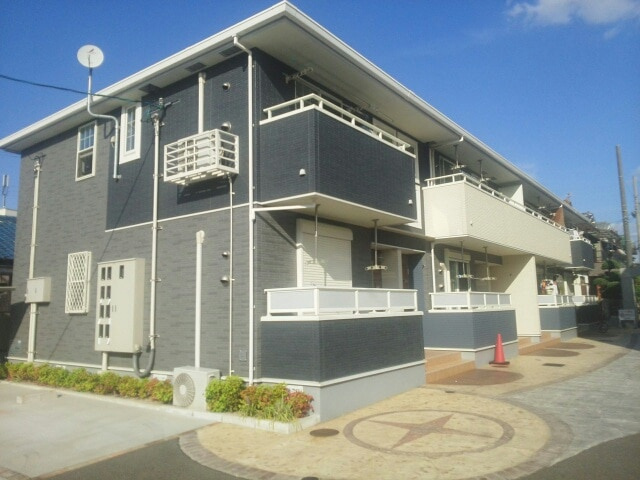 クリスタルガーデン　リリーの外観