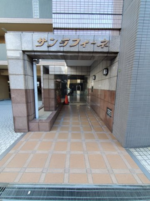 【エントランス】 | サンラフィーネ | 広々としたエントランスです。