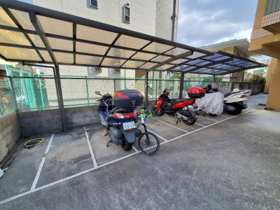 【その他共用部分】 | サンラフィーネ | バイク置き場もあります。