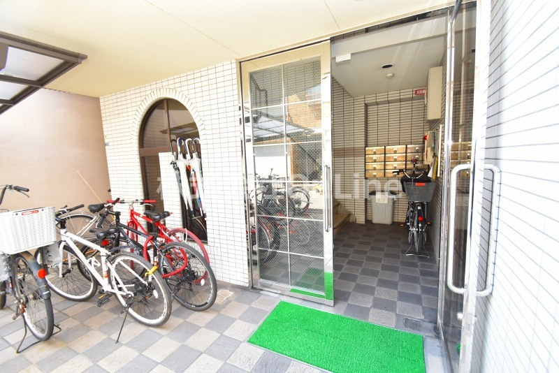ファースト小阪のエントランス