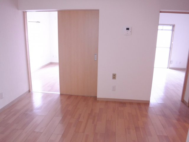 ラモーレ山田の洋室