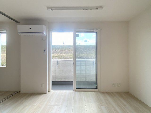 リバーサイドガーデンの居間・リビング