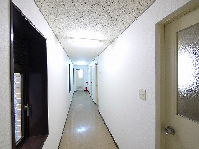 アルファ林小路の内装