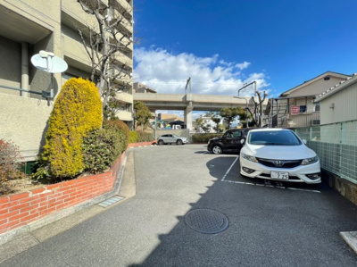 【駐車場】 | エバーグリーングランド曽根　B館