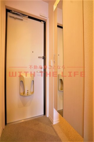 エントラール【キャッシュバック対象物件】の玄関|収納もある玄関です