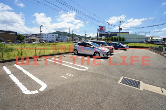 エントラール【キャッシュバック対象物件】の駐車場|駐車場に車を止められます