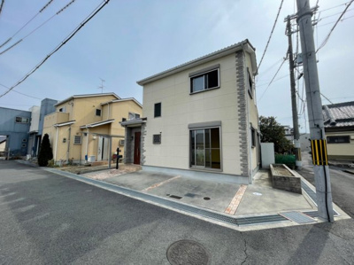 【外観】 | 和泉中央駅まで徒歩10分・平成23年建築・北西角地・和泉市万町 | 建物外観を気になさる方へ、見た目の良い物件です