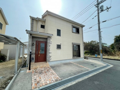 【前面道路含む現地写真】 | 和泉中央駅まで徒歩10分・平成23年建築・北西角地・和泉市万町 | 前面道路含む現地写真です