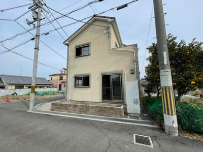 【前面道路含む現地写真】 | 和泉中央駅まで徒歩10分・平成23年建築・北西角地・和泉市万町 | 前面道路含む現地写真です