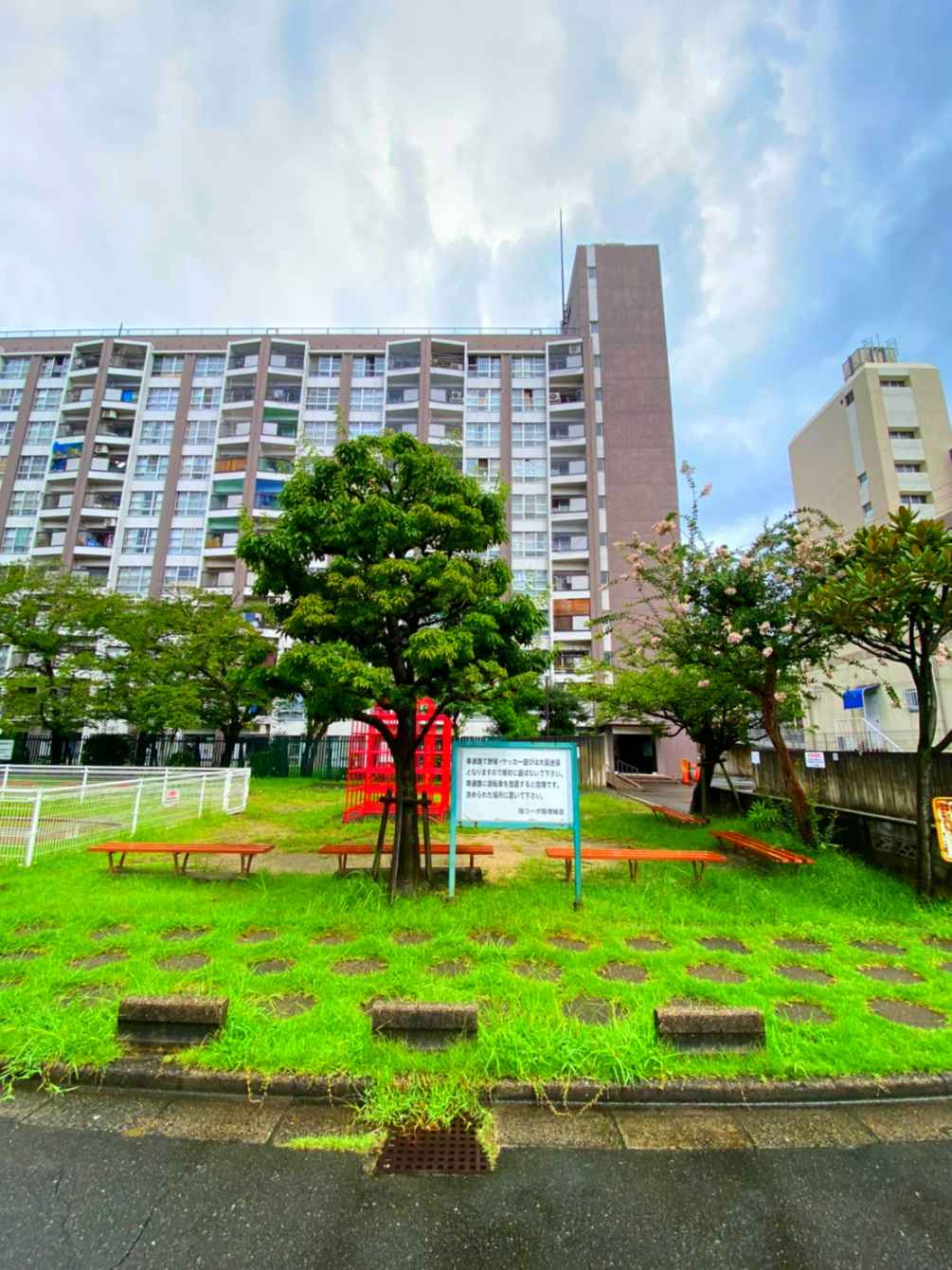 旭コーポ A棟の周辺|敷地内公園もあり、お子様のいるファミリーにもおすすめです。