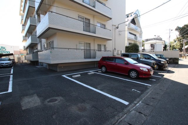 スコーレ野間の駐車場