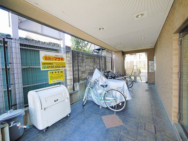 コンフォール南風呂のエントランス|オートロック付きで安心ですね。