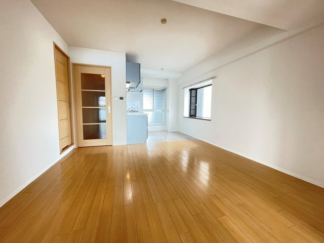 レジデンスシンコーの居間・リビング|東向きで明るい2LDKのお部屋