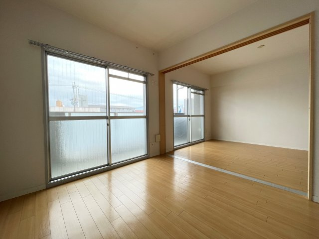 レジデンスシンコーの洋室|洋室5.6帖