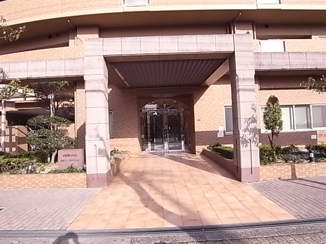 メロディーハイム鶴見パークオアシスのエントランス|キチンと管理の行き届いた綺麗なエントランスです。