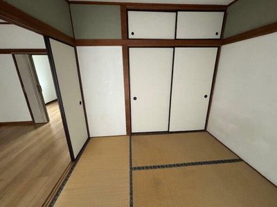【収納】 | コーポ福の井 | たっぷり入る押入付き。