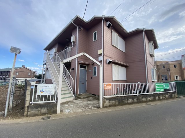 ロイヤルヒルズE棟の外観