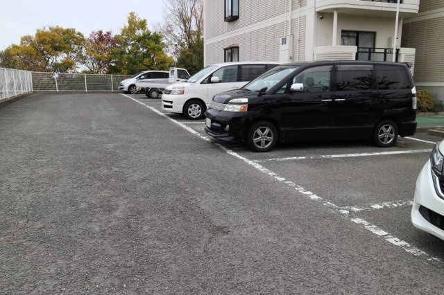エミネンス有瀬の駐車場