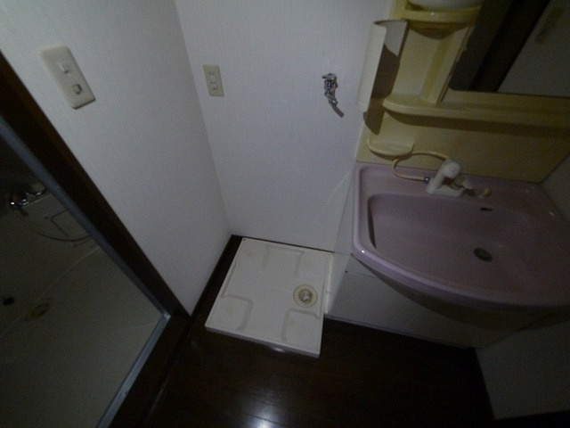 アメニティ新大宮の設備|洗濯機置き場です