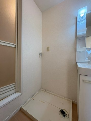 エステート宮久保Ｄの設備|室内洗濯機置場♪