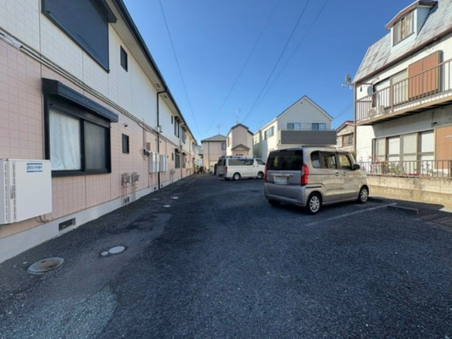 エステート宮久保Ｄの駐車場|駐車場。現在、空き区画が御座います♪