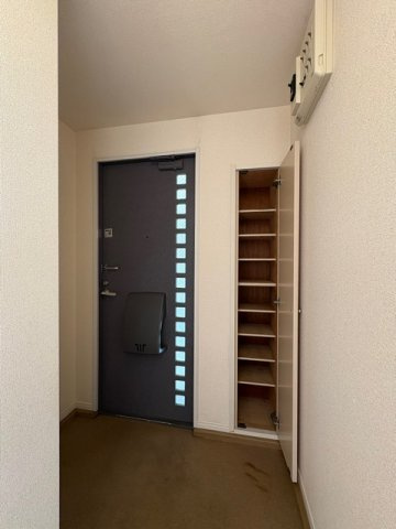 エステート宮久保Ｄのその他|広々とした玄関♪