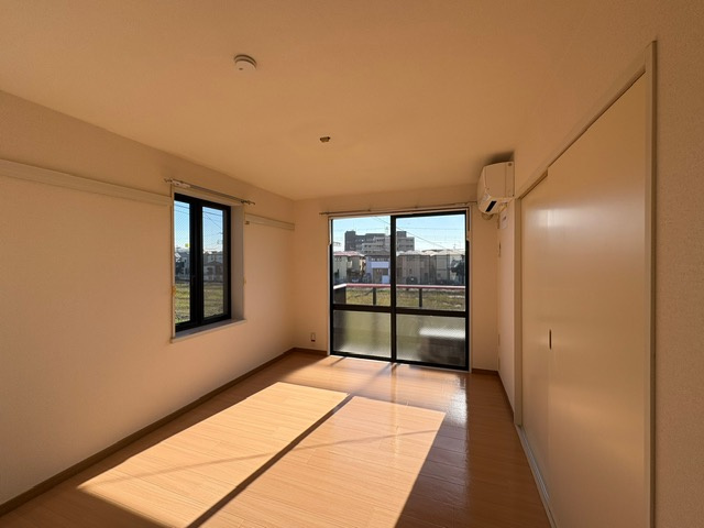 エステート宮久保Ｄの寝室|洋室は南向き日当たり良好です♪