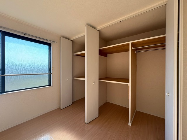 エステート宮久保Ｄの収納|たっぷり収納出来るクロ－ゼットです☆