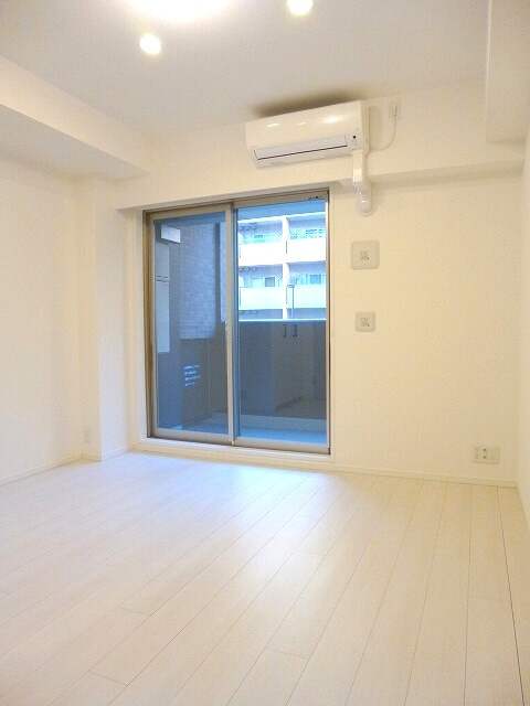 ParkAxis新御徒町Eastのバルコニー|テーブルソファー配置しやすい間取りです