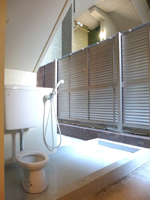 ParkAxis新御徒町Eastの設備|ペット専用トイレとシャワーです