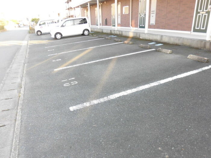 オリーヴァ東合川の駐車場