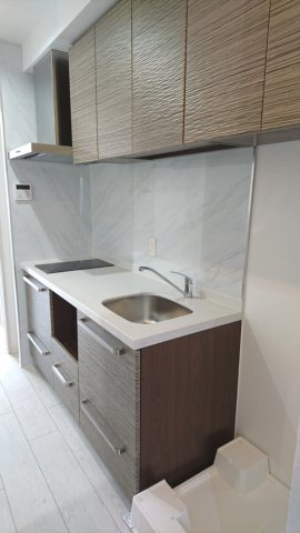 ディアコート八木のキッチン|2口IHコンロのシステムキッチン
