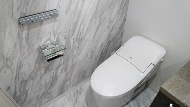 ディアコート八木のトイレ|温水洗浄機能付きタンクレストイレ