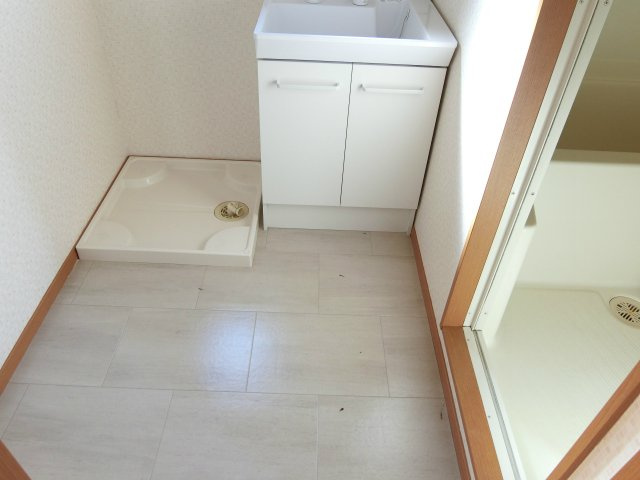 クローバー岡の洗面所|スペースが確保できる洗面所です