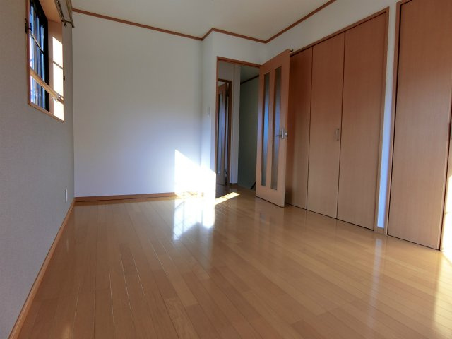 クローバー岡の洋室|きれいな洋室です