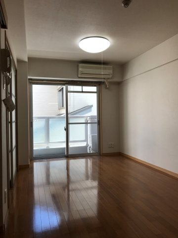 エグゼ八木北の居間・リビング|照明・エアコンあり