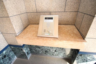 【エントランス】 | 防犯上安心のオートロック機能付きマンション♪