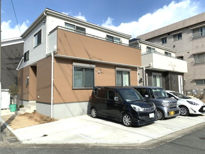 【外観】 | 明石市岬町　築浅中古戸建 | ゆとりのある駐車スペース♪