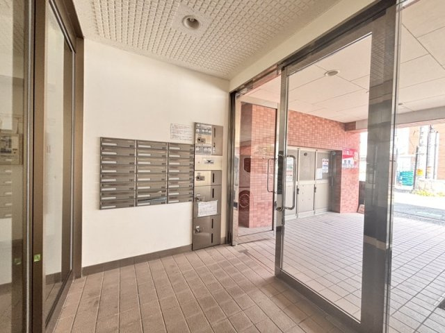 熊本市中央区九品寺１丁目の賃貸マンションのエントランス