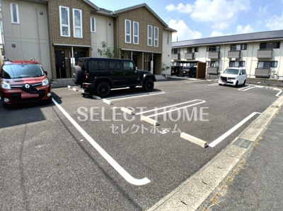 【駐車場】 | ドミール・T | 駐車場に車を止められます