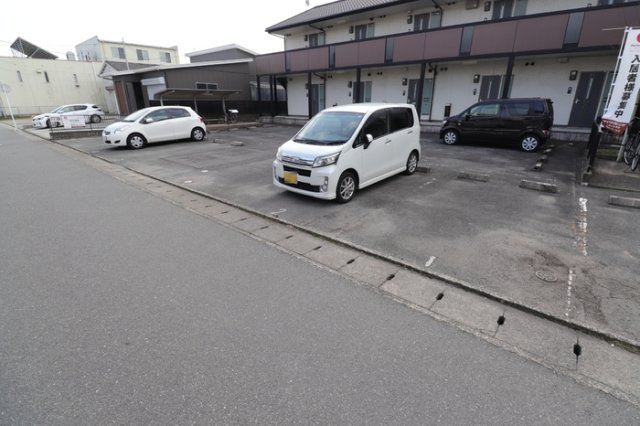 マーサジュネスⅡの駐車場|駐車場に車を止められます