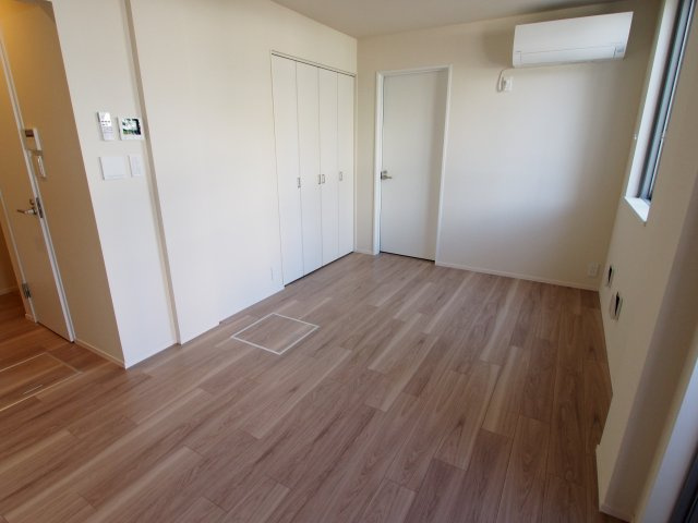 【居間・リビング】 | Menuett恵比寿南 | フローリングや壁も綺麗で清潔感のあるお部屋です♪