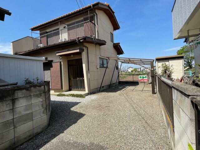 藤岡市藤岡　中古一戸建て⑦の前面道路含む現地写真