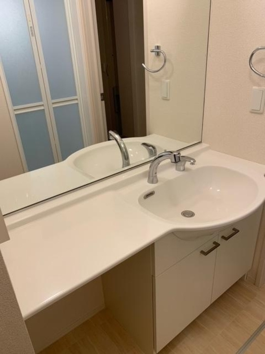 オリーヴァ東櫛原A棟の洗面所|忙しい朝には欠かせない洗面所です