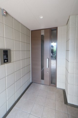 プランドール元町のエントランス