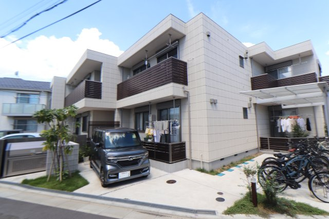 プランドール元町の駐車場