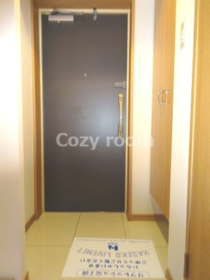 【玄関】 | パークフラッツ江坂 | 収納もある玄関です