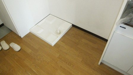 サンイング西船の設備|玄関横の洗濯機場です。