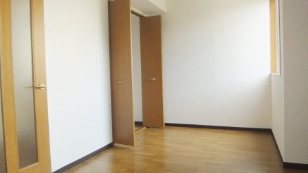 サンイング西船の居間・リビング|窓が２ヵ所あるので日当たり良好！！