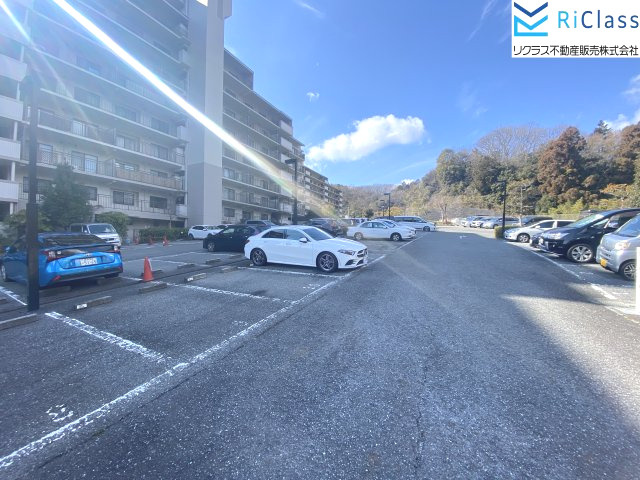 ルネ神戸北町Ⅱノースコート一番館の駐車場|カースペースがあります